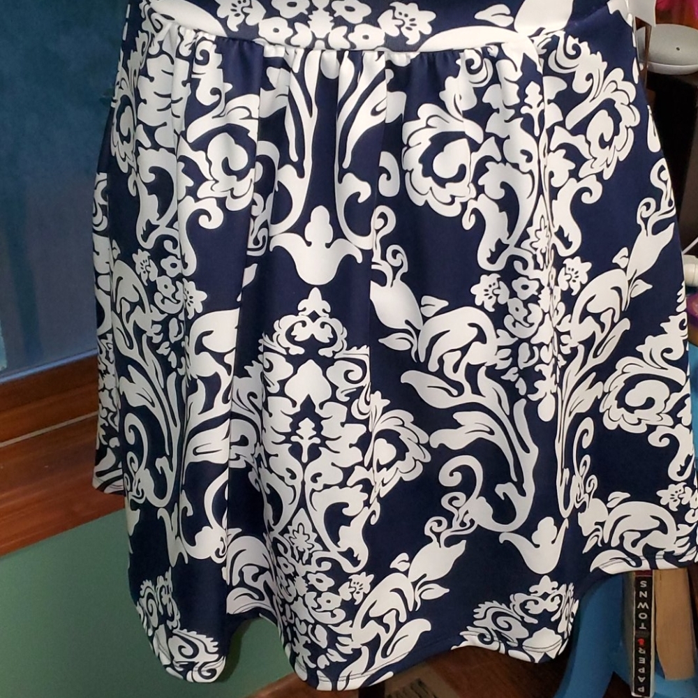 Pattern dress - Picture 3 of 7